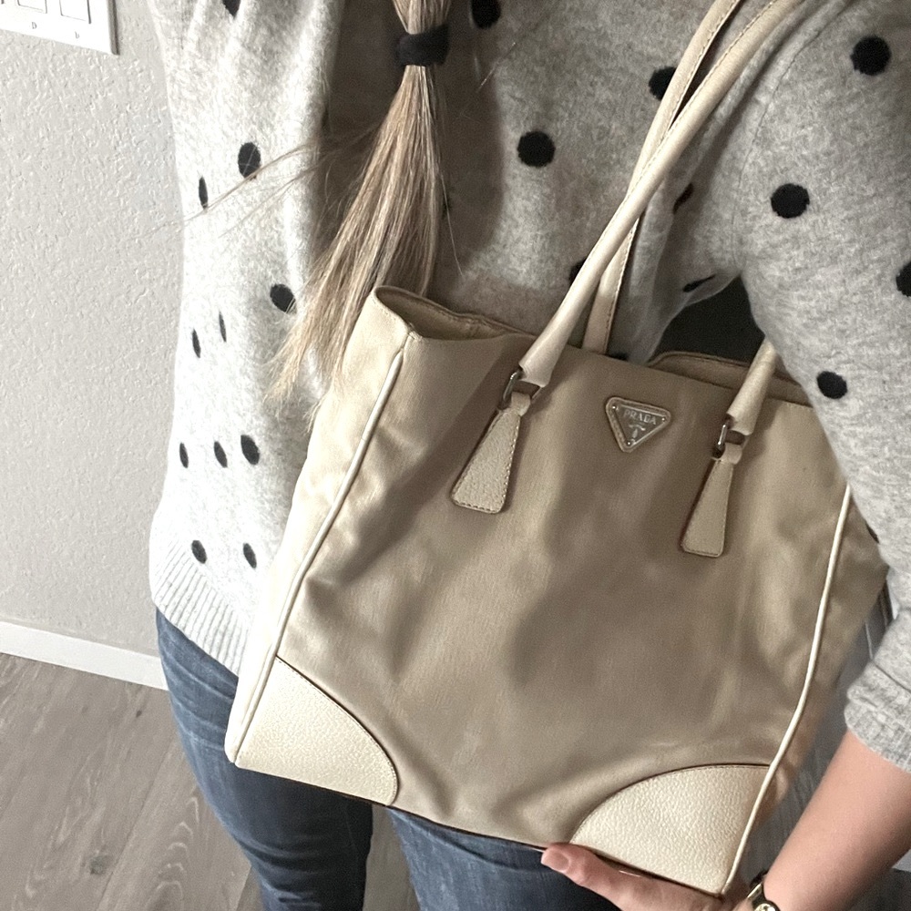 PRADA tote - Picture 10 of 17